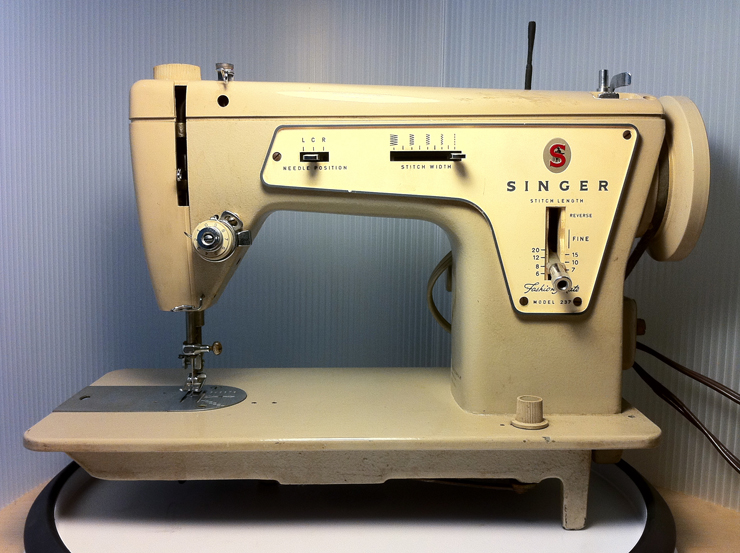 Singer's. Зингер 237. Швейная машинка Зингер 237. Швейная машина Зингер s1933333. Singer швейная машина 1971.