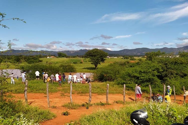 Macaúbas: Jovem morre afogado ao tentar atravessar tanque de 6 metros Macaúbas: Jovem morre afogado ao tentar atravessar tanque de 6 metros