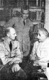 Albert Einstein conferring with naval officers
in his study at Princeton, New Jersey, July 24,1943. (National Archives)