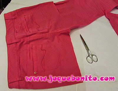 Delantal reciclando unos vaqueros