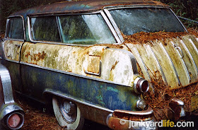 The 1955, 1956 Pontiac Safari shared the same roof, windshield, windows, doors, tailgate, and seats as the Chevy Nomad.