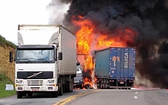 Colisão entre caretas deixa motorista morto e outro ferido na Bahia