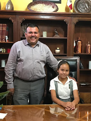 Es Azul Pacheco Pompa, presidenta municipal infantil de Álamos por un día.