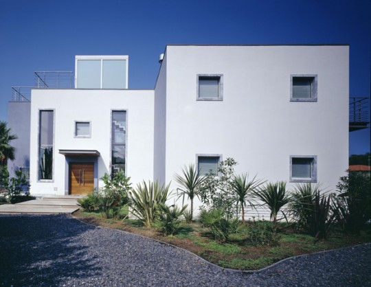 Ideas para decorar, diseñar y mejorar tu casa.: Casa Moderna con Piscina y  Vista al Mar