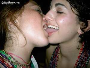 Kissing Nudists - Nudes Porn Gallery: More drunk girls kissing...