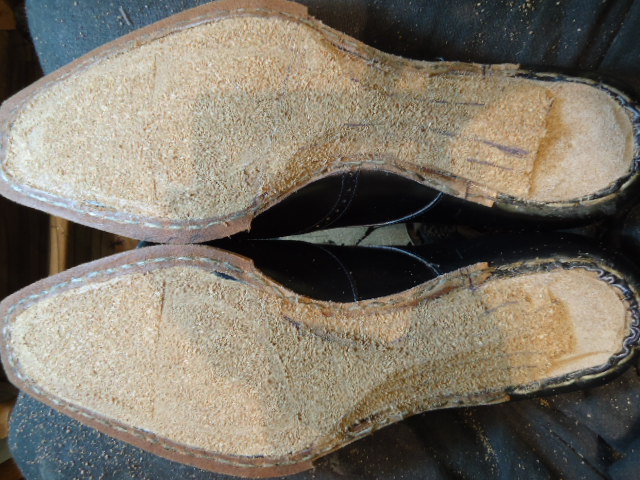 Bespoke Shoes Unlaced : Fiddle Waist