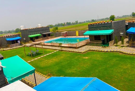 अंधेरे में उजालों का "सफरनामा" अंधेरे में उजालों का "सफरनामा"
