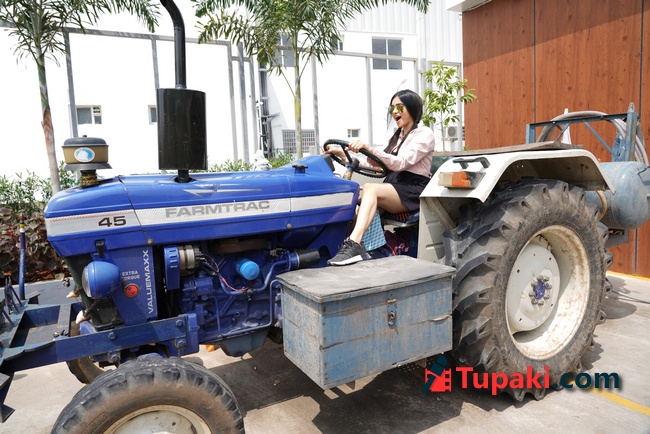 Pic Gallery: Adah Sharma Spotted at Film Set in Hyderabad