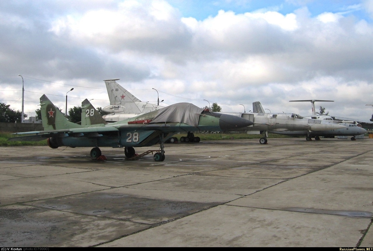 MIG-29+9-12+28+CAMO+IRKUTSK+20-08-2008.jpg