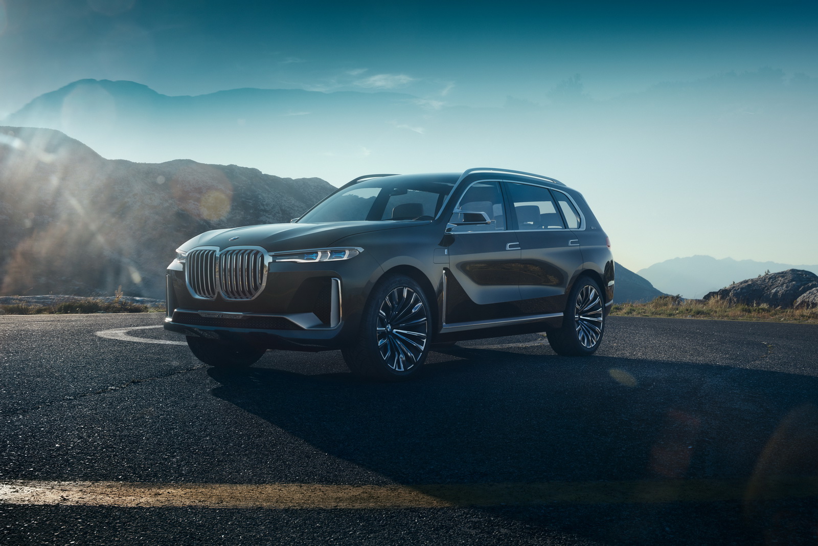 [Imagen: BMW-X7-iPerformance-15.jpg]