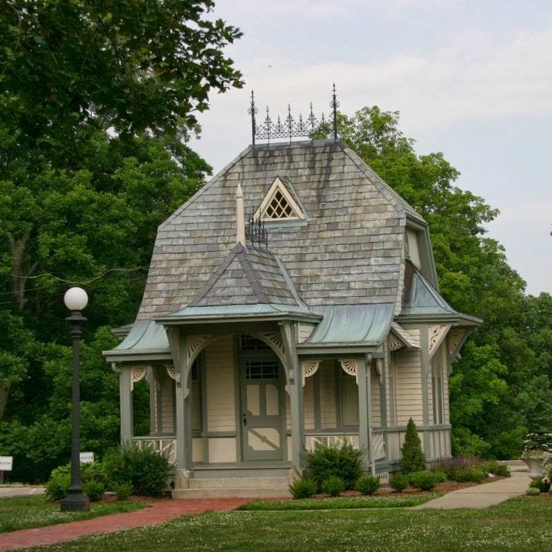Lucy's Queen Anne Style Playhouse