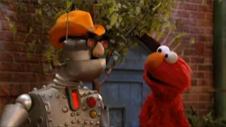 The Memorybot tries to fools Elmo. Sesame Street The Best of Elmo 2