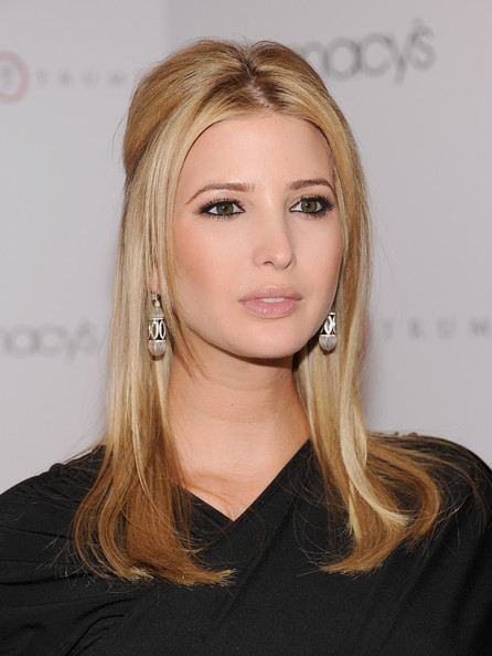 Ivanka waving donald EL ZORRO: 04-feb-2012
