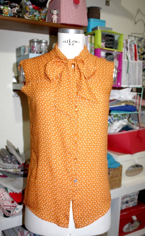 3ª parte COSE CONMIGO BLUSA 1B BURDA EASY OCTUBRE 2015 (BAJO, VISTAS Y LAZADA)