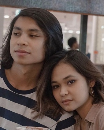 lirik lagu rheno poetiray diam