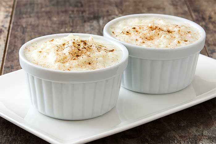 How to make easy rice pudding with leftover rice. This creamy recipe can be made with raisins or without. It's made with eggs and cinnamon on top.  It's quick to make on the stove top with left over rice. How to make the best simple rice pudding homemade in no time. This classic recipe is easy to make homemade with this recipe. #ricepudding #rice #dessert