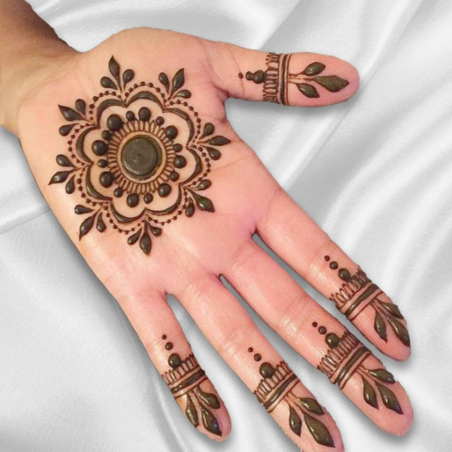 Tikki Mehndi Designs – Beautiful Simple Mehndi Designs # 05