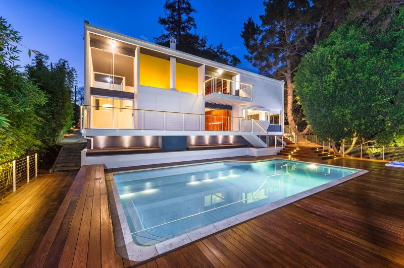 Casa Amplia y Luminosa, con Líneas Elegantes y Sofisticados Interiores