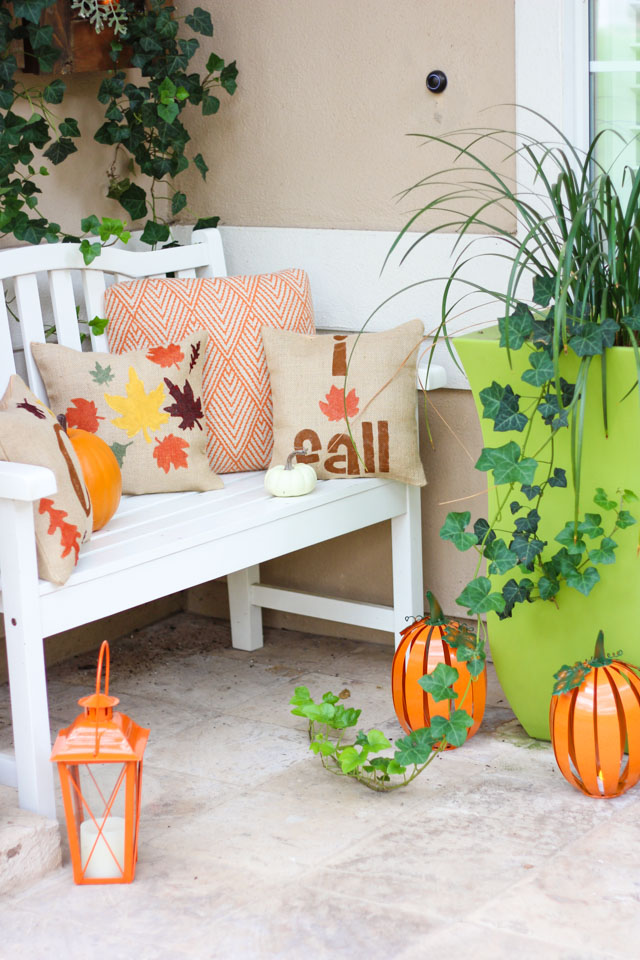 Cute DIY burlap fall pillows!