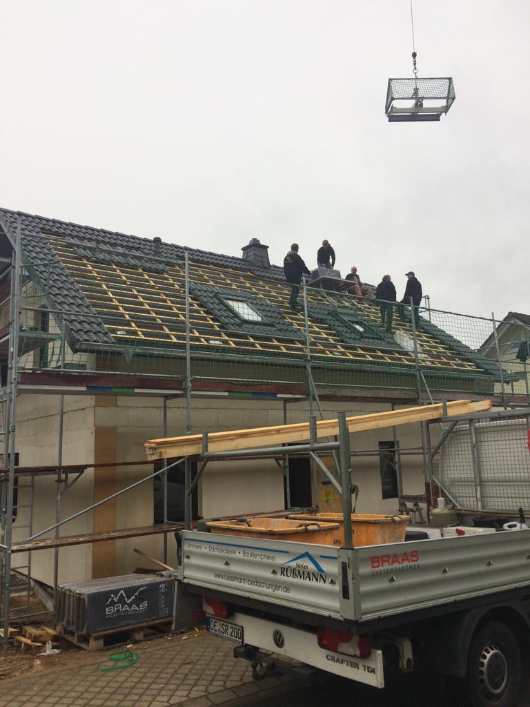 Wir decken das Dach!