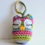https://translate.google.es/translate?hl=es&sl=en&tl=es&u=http%3A%2F%2Flittle-crochet.blogspot.com.es%2F2015%2F04%2Fa-little-owl-free-pattern.html
