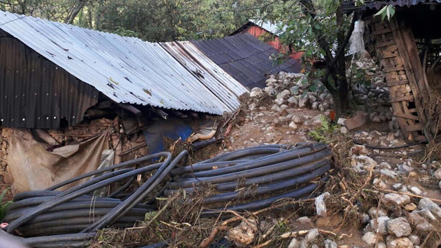 Sepulta alud 27 viviendas en zona Triqui de Oaxaca Sepulta alud 27 viviendas en zona Triqui de Oaxaca