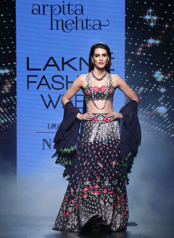 Kriti Sanon, Preity Zinta, Disha Patani, Aditi Rao Hydari, Diana Penty Super Hot Stills From Lakme Fashion Week 2017