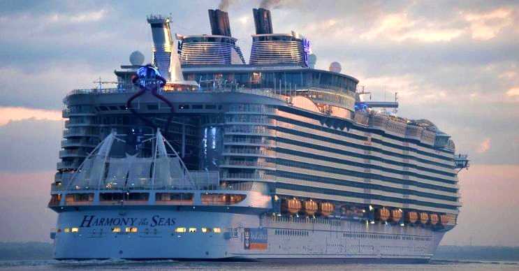The Harmony Of The Seas görüp görebileceğiniz en heybetli gemidir.