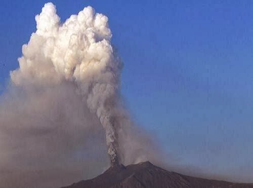 mount_etna_volcano_eruption_photo_Italy