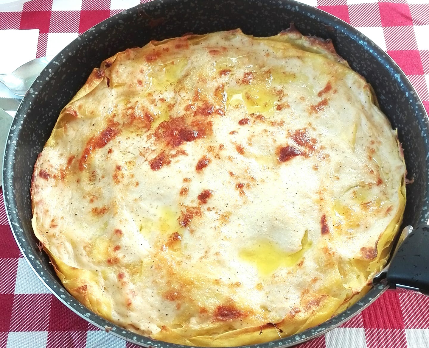 Lasagne al forno bianche con melanzane e formaggio