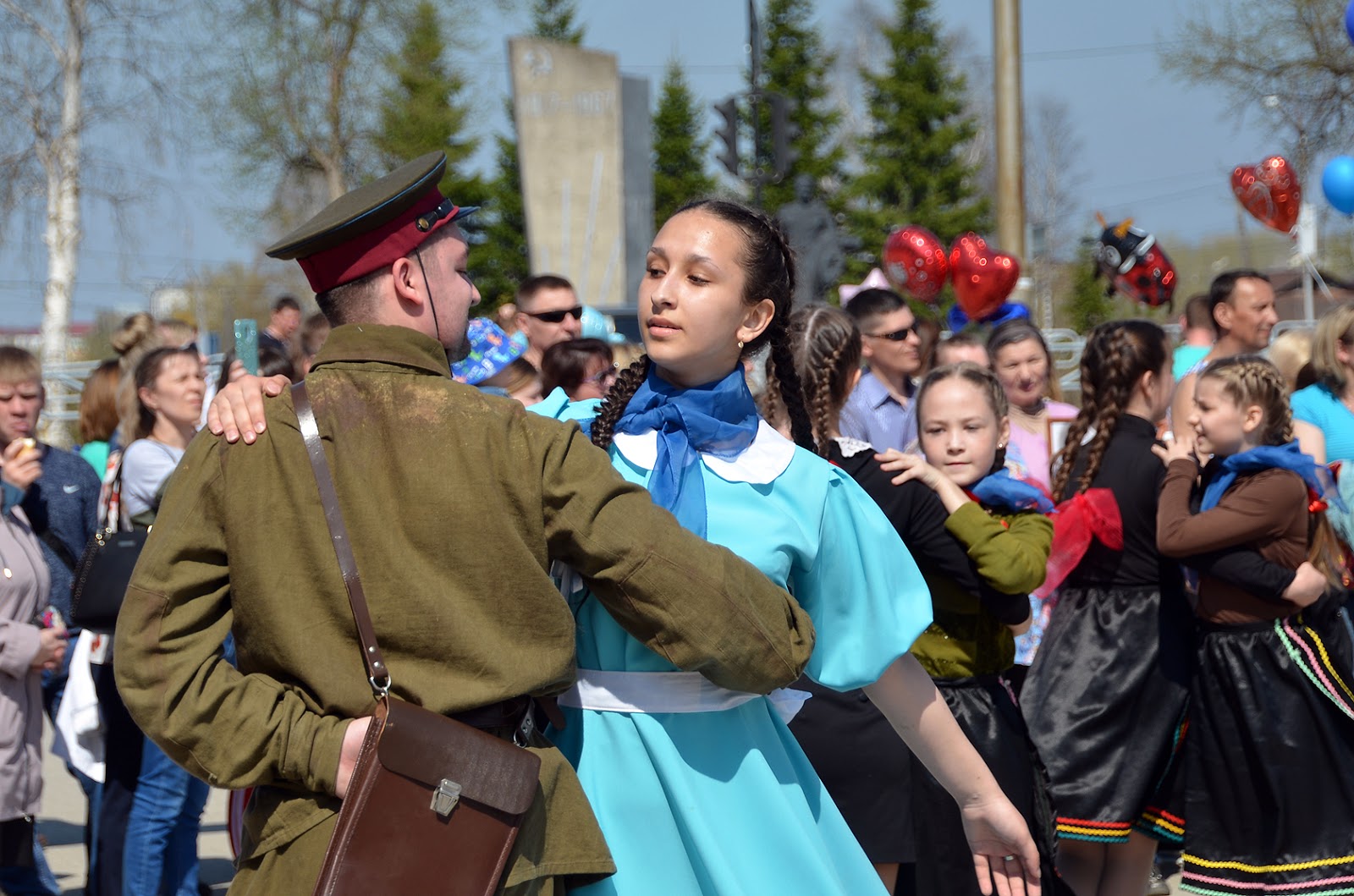 военная форма для танца. танцы в лианозовском парке. вальс на 9 мая.