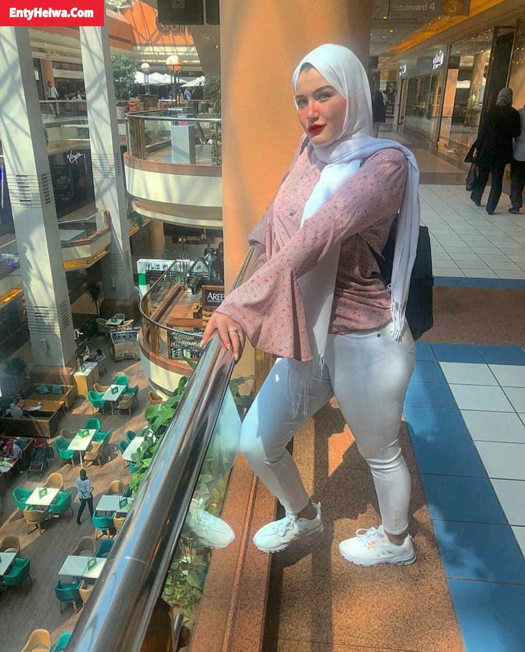 صور محجبات بالجينز الضيق يُفصل ارجلها جميلة ومثيرة