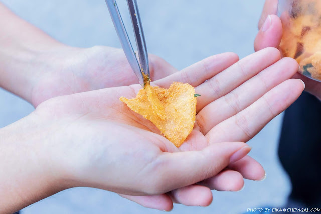 免飛新加坡!台中也能吃到IRVINS黑鴨鹹蛋黃魚皮啦!限量快閃每人限購5包,來晚了搶不到~