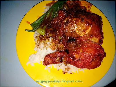 nasi kandar kuah campur, ayam goreng, bendi rebus