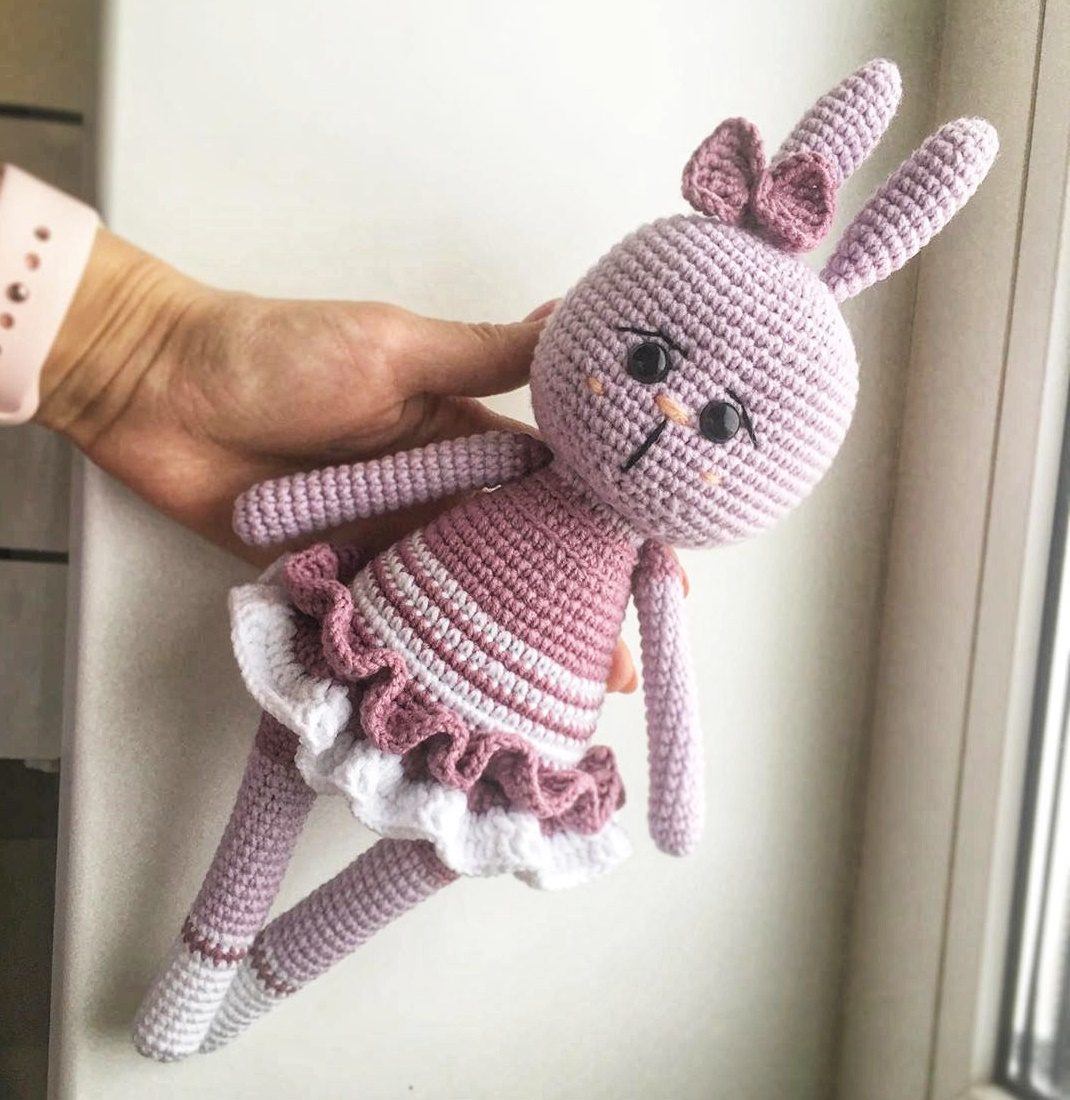 Вязаная зайка крючком