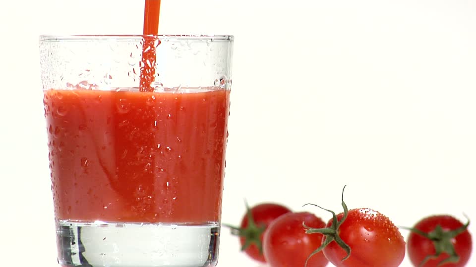 Вода вода томатный сок вода вода. Томатный сок. Томатный сок в стакане на белом фоне. Стакан томатного сока. Томатный сок в стакане на чёрном фоне.