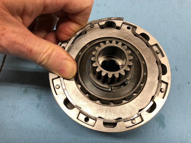 Honda CT90 clutch pack build up