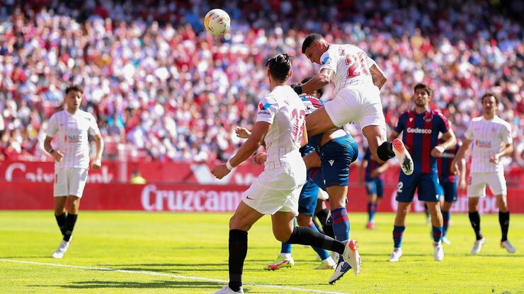 Sevilla 5 - 3 Levante: Sevilla edge eight goal thriller to go top