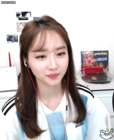 유니폼 입고 미모 뽐내는 나미춘 윤태진