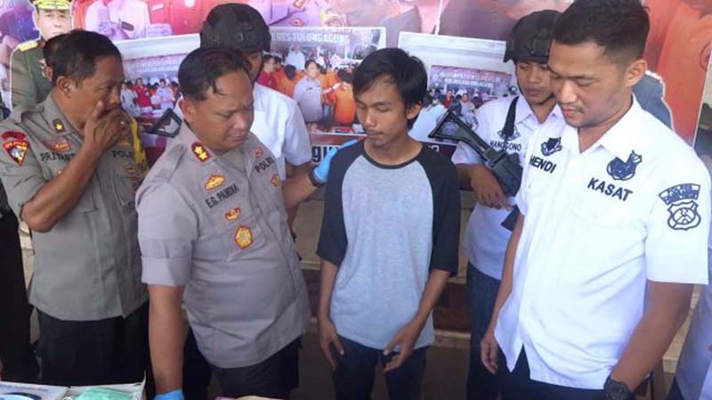 Pengunggah Video Viral Kucing Dicekoki Ciu Jadi Tersangka Pengunggah Video Viral Kucing Dicekoki Ciu Jadi Tersangka