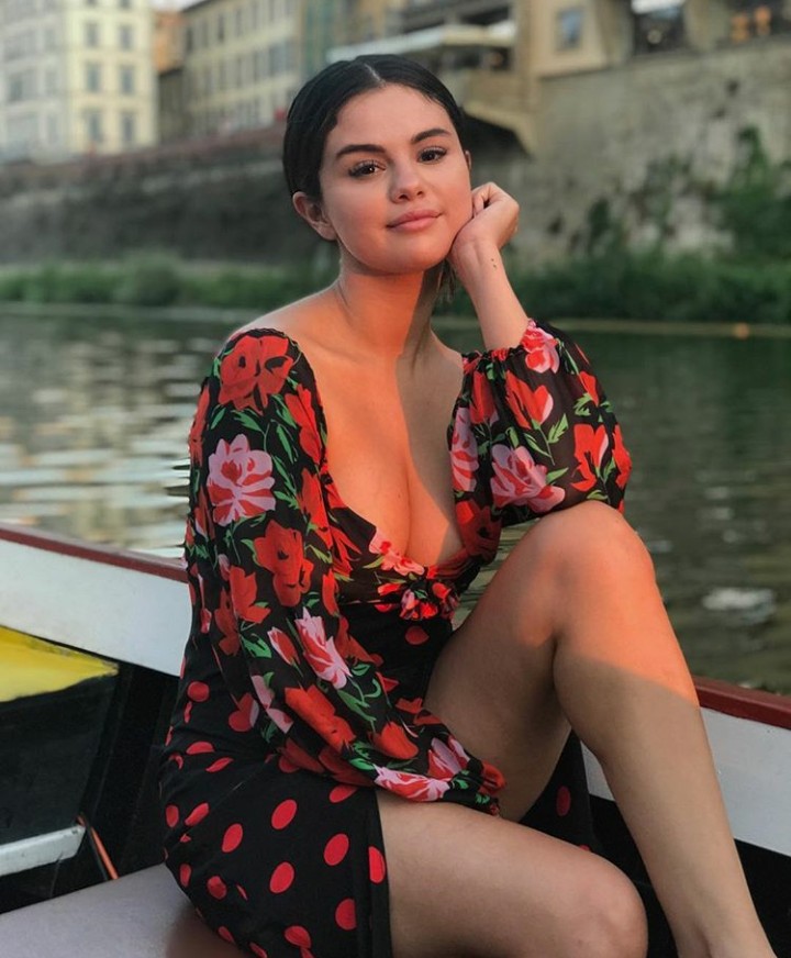 Selena Gomez Sings About being Replaced In 2 Months And Fans Thinks Selena Gomez Sings About being Replaced In 2 Months And Fans Thinks