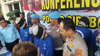 Konfersi Pers Ungkap Kasus Curas di Wilkum Polres Cirebon Kota Konfersi Pers Ungkap Kasus Curas di Wilkum Polres Cirebon Kota