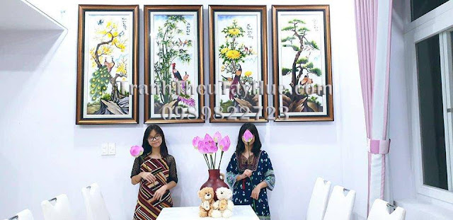 tranh thêu tứ bình xuân hạ thu đông, tác phẩm được yêu thích nhất năm được treo phòng khách nhà khách hàng ở KDC Nam Long Bình Chánh