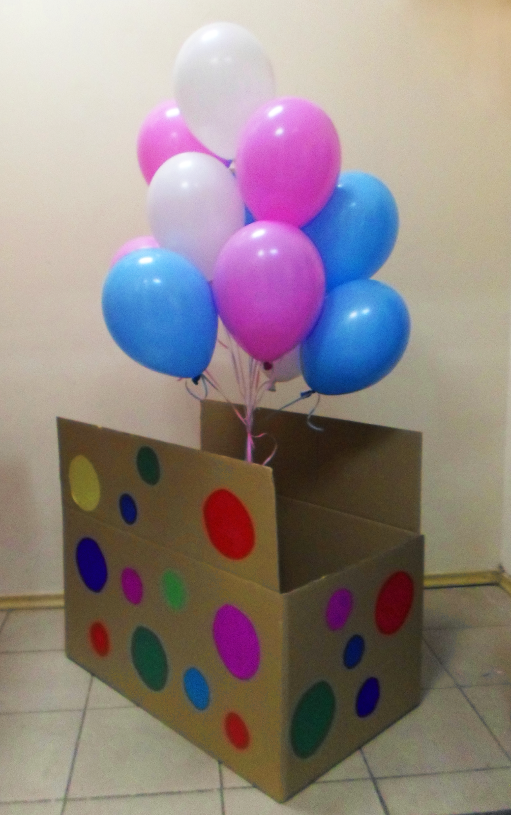 Формирование шаров. Коробка для шаров. Коробка с шариками. Коробка сюрприз с шариками. Коробки для шаров воздушных.