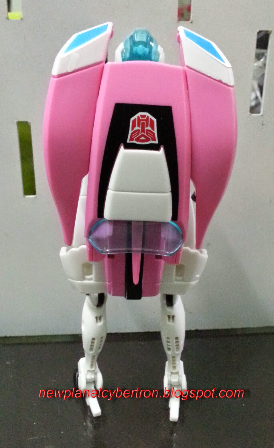 New Cybertron Transformers Review Arcee (IDW Generation Deluxe)
