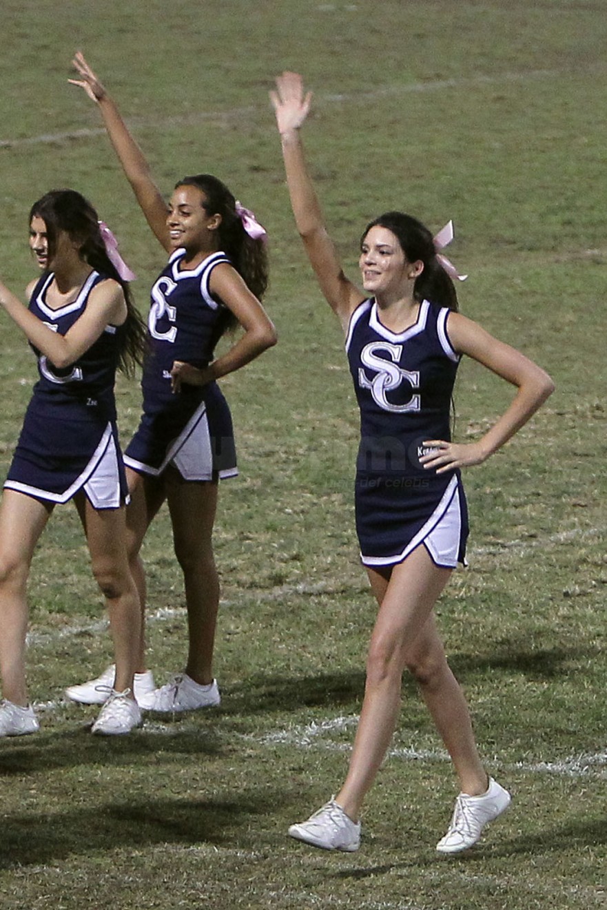 LovelyStars: 10/14/2011 Kendall and Kylie Jenner Cheer At Homecoming Game