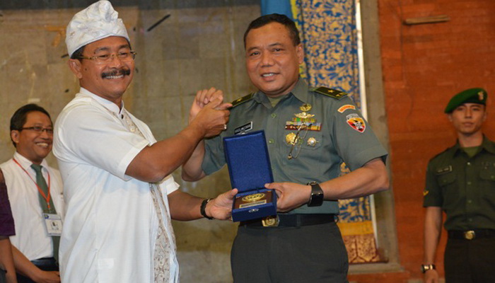 Kasdam Udayana Bekali Mahasiswa dengan Nilai Bela Negara
