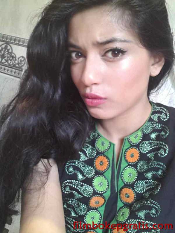 Mahasiswi Cantik Bugil Blasteran India