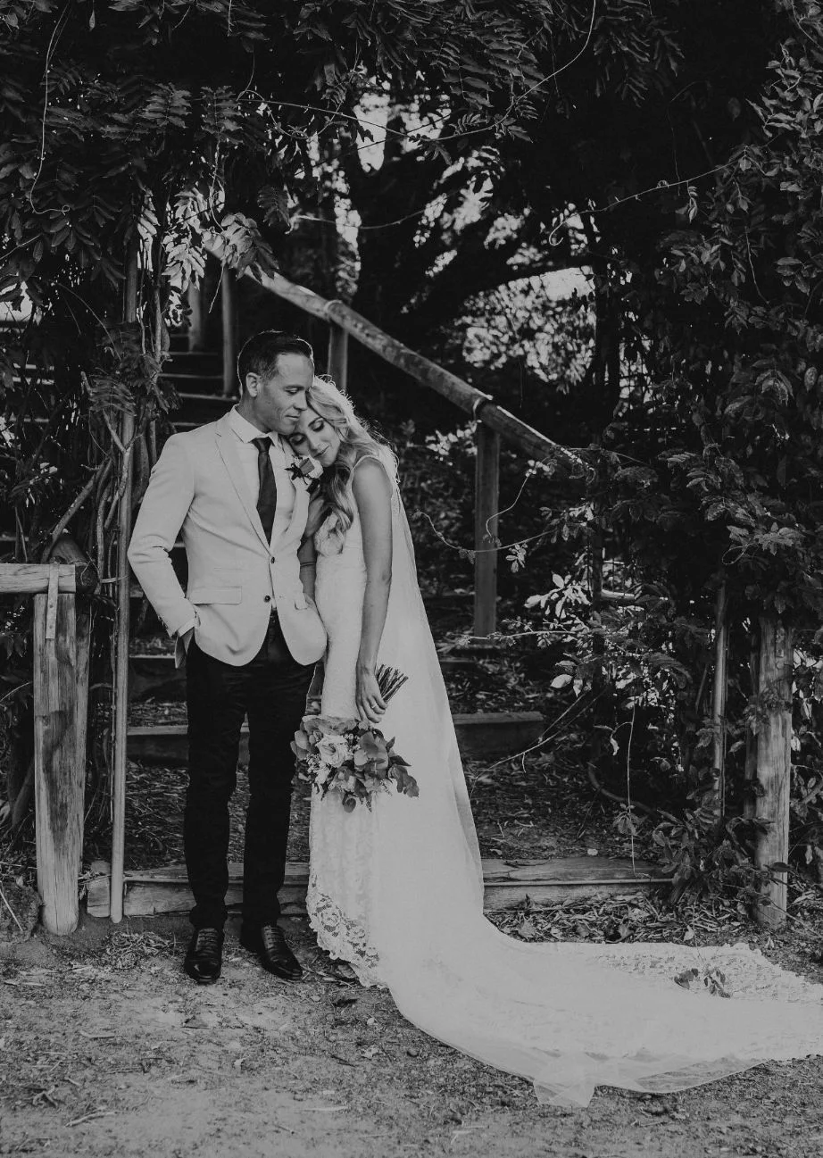 ayzia jade photography modern rustic winery wedding venue couple portraits grace loves lace floral design weddings stationery