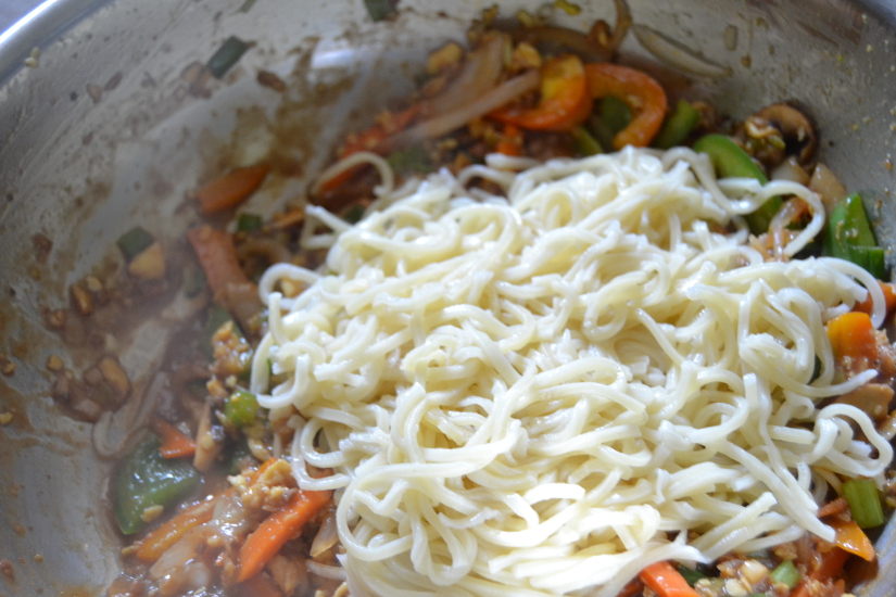 Oriental Style Noodles How To Make Quick Asian Stir Fry Noodles Egg